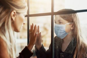 Termenul „distanţare socială” poate avea un impact asupra sănătăţii mintale – Ce spun specialiştii