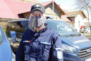 Un botoşănean a mers cu un pachet la o cunoştinţă aflată în carantină. Ce au găsit jandarmii la controlul acestuia