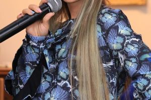 VIDEO Inedit! O profesoară din Botoşani a cântat „Hristos a Înviat” alături de familia sa într-un mod unic