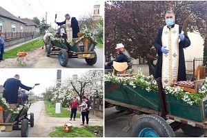 FOTO. Bucatele de Paşti, sfinţite din căruţă de un preot greco-catolic din judeţul Satu Mare