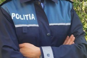 Gestul făcut de o poliţistă pentru un bătrân, chiar înainte de Paşte