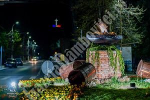PUCIOASA: În centrul oraşului a fost amenajată o torţă, aprinsă de la lumina sfântă