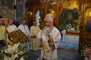 Mitropolitul Andrei va oficia din nou Sf. Liturghie din a doua zi de Paşti la Bistriţa, în Biserica de la Coroana