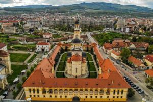 BOR a investit aproape 10 milioane de lei pentru ajutorarea celor afectaţi de pandemie. Contribuţia Arhiepiscopiei din Alba Iulia