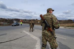 Un botoşănean a dat de necaz la Suceava după ce a fost oprit de poliţişti şi militari