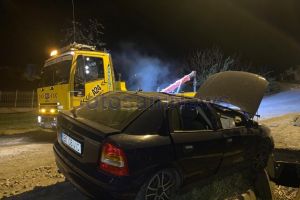 Șoferul băut care s-a răsturnat cu maşina la Botoşani are 26 de ani