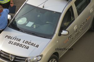 Beat la volan, fără permis, urmărit şi prins de Poliţia Locală Slobozia. În maşină se mai aflau o femeie şi un minor.