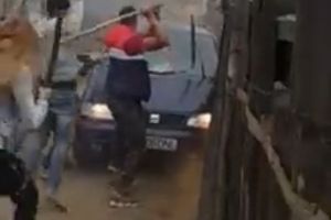 Lupte de stradă: Scandaluri în mai multe comunităţi de romi din ţară, inclusiv în Bucureşti. Peste 20 de persoane au fost reţinute (VIDEO)
