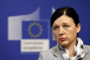 Vicepreşedintele CE Vera Jourova denunţă ”dependenţa morbidă” a UE faţă de China şi de India în materie de produse farmaceutice