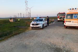 UPDATE:Pompierii intervin in apropierea eolienelor din localitatea Dorobantu. Un barbat decedat, inecat in bazinul de irigatii        