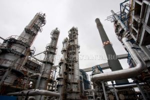 Pretul petrolului american se prabuseste la un nivel record de sub 1 dolar per baril