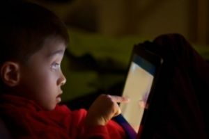 Elevii revin din vacanţă! Școala va continua tot în 'online'