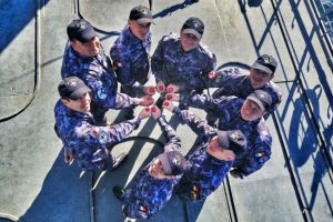 Pastele sarbatorit in Marea Mediterana de marinarii militari (galerie foto) 
