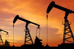 După o zi neagră, petrolul dă semne de revenire