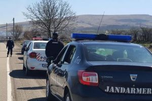Dosar penal pentru un bărbat care le-a prezentat poliţiştilor o adeverinţă falsă