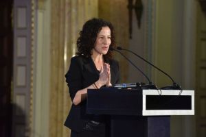 Mînzatu: Guvernul trebuie să finanţeze cu fonduri europene proiecte de educaţie online pentru a evita abandonul şcolar