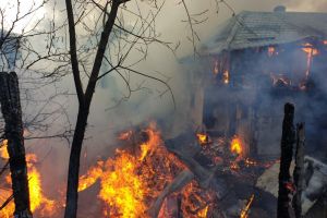 SĂRBĂTORI ÎN FLĂCĂRI, LA PROPRIU