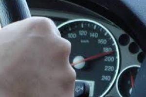 Cu viteza, spre dosar penal! / Vitezomanul “Gica” de Braila, prins cu peste 200 km/h