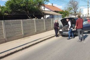 FOTO-VIDEO| INCENDIU la o maşină în Alba Iulia. Se pare că ar fi luat foc în mers