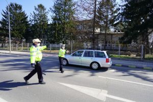 Și-a falsificat acte din care reieşea că lucrează la Primăria Dolhasca şi s-a ales cu ...