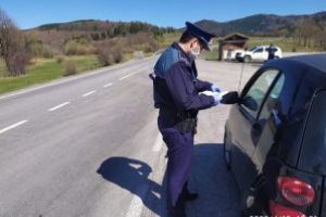 Forţele de ordine continuă acţiuniile pentru impunerea normelor legale, în timpul stării de urgrnţă