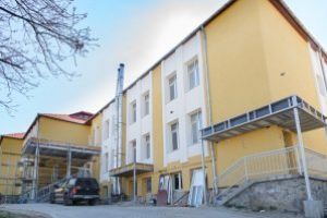 Au loc lucrări de renovare în interiorul fostului Liceu „Kós Károly”