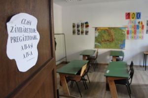 Astăzi se reiau cursurile  online. Când ar putea fi redeschise şcolile