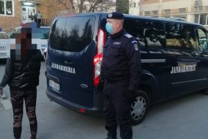 Ce a păţit o tânără din Bistriţa care a ieşit la plimbare şi s-a întâlnit cu jandarmii