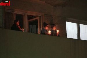 Noaptea de Înviere la Catedrala „Naşterea Domnului” Suceava: preoţii în biserică, ...