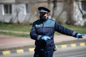 Tineri cu dosare penale, după ce au prezentat adeverinţe de angajare fictive