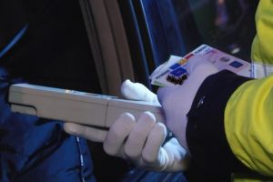 Beat şi fără permis la plimbare prin alt judeţ: Tânăr din judeţul Sibiu, prins de poliţiştii din Teiuş. Avea o alcoolemie de 0,43 mg/l