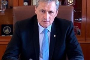 SHOW Pagina lui Marcel Vela LUATĂ cu ASALT de internauţi nemulţumiţi de criză: oamenii se plâng că MOR de cancer şi că sunt şomeri