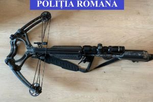 Poliţiştii au confiscate arbalete, săgeţi şi cartuşe în urma unor controale pentru combaterea braconajului