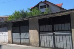 Pe strada Dragoş Vodă din Baia Mare: Prinşi în flagrant în timp ce încercau să pătrundă într-un garaj