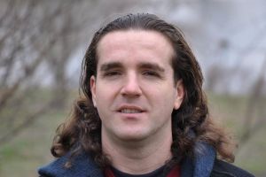 BĂRBATUL OMORÂT DE POLIȚIȘTI ÎNTR-UN HOTEL DIN CAPITALĂ ESTE „TERORISTUL” CARE A INTRAT INTENȚIONAT CU MAȘINA ÎN POARTA DE LA PALATUL VICTORIA: „ E UN MANIFEST DESPRE…”
