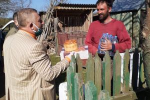 Peste 3.000 de pachete, oferite de Dumitru Morhan românilor din nordul Bucovinei