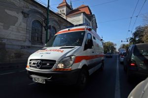 O asistentă care lucrează la Ambulanţă, din Buziaş, diagnosticată cu COVID-19