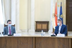 Din 15 mai, toţi românii vor purta mască în spaţii publice şi pe transportul în comun