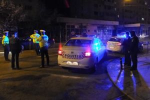 Doi vrânceni prinşi băuţi la volanul maşinii | Poliţiştii le-au întocmit dosare penale