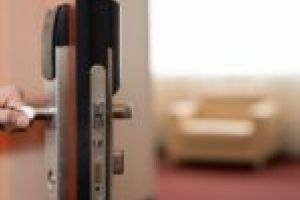 Apel la 112 din carantină! Poliţia, chemată să intervină într-un hotel din Băile Herculane