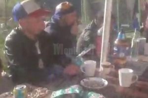 Amendaţi de poliţişti după ce au dat petrecere şi au transmis-o pe Facebook
