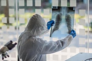 Mărturia unui medic infectat cu coronavirus, după o lună de spitalizare: Sentimentul că nu te vei mai întoarce la viaţa ta e copleşitor