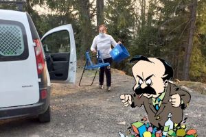 Flagrant în pădure: Cum a fost prinsă patroana unei pensiuni din Padiş aruncându-şi gunoaiele în natură