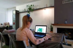 Ministrul Educaţiei, despre cursurile online: Elevii pot fi notaţi, iar nota poate fi trecută în catalog cu acordul părinţilor