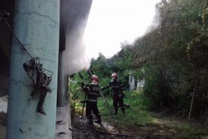 Atenţie la arderile necontrolate! Amenzi de până la 2.500 lei pentru incendierea fără măsuri de precauţie a resturilor vegetale şi gunoaielor