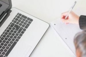 Prezenţa la cursurile online va fi monitorizată, iar elevii ar putea primi note pentru ...
