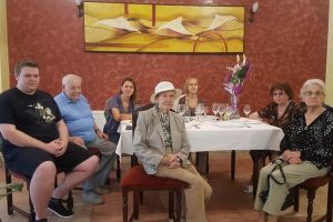 Azil fără decenţă: Proprietarii unui azil din Nojorid, acuzaţi că au luat cu forţa o bătrână în îngrijire şi s-au împroprietărit ilegal pe apartamentul ei