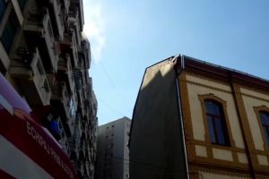 FOTO. Incendiu la un apartament din centrul municipiului Satu Mare. Intervin pompierii