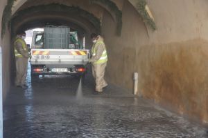 VIDEO Primăria Braşov: ,,A început spălarea şi dezinfectarea zonelor pietonale şi a pasajelor subterane din oraş”