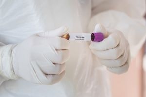 Creşte numărul îmbolnăvirilor, dar şi al deceselor în căminele de bătrâni